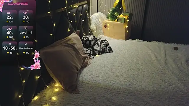 TrishaRey's cam snapshot