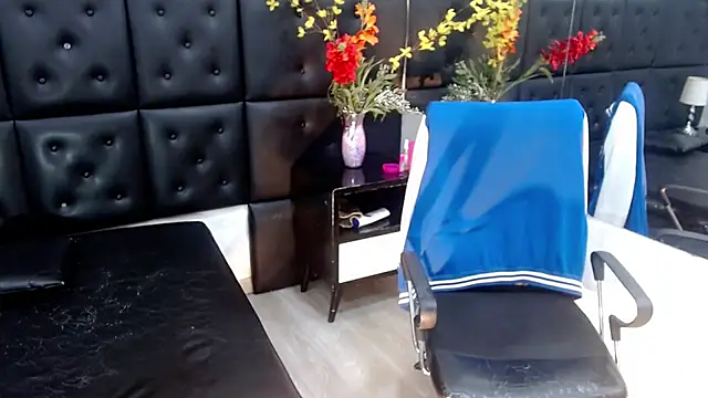 ChrisHott01's cam snapshot