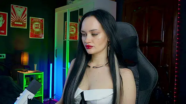 QueenAliss live sex cam