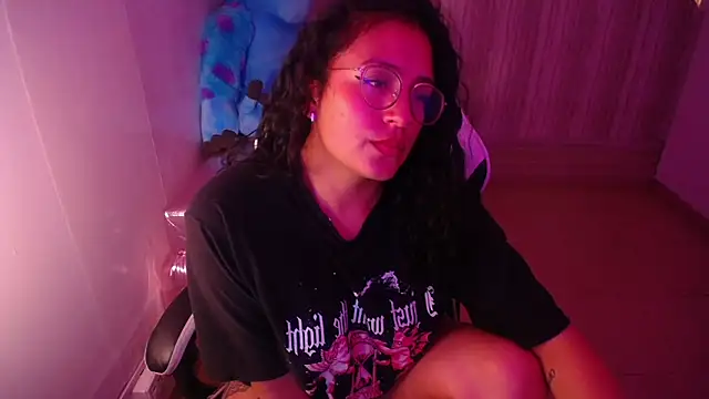 tamara_brown_t's cam snapshot