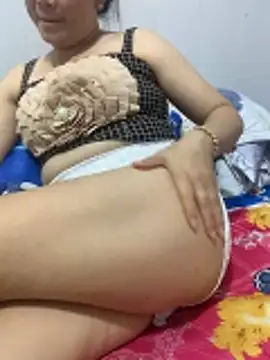 Baby-bigtits's cam snapshot