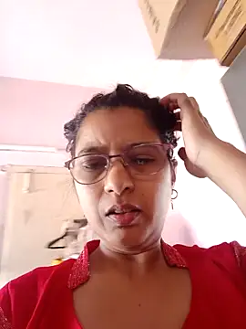 thanusi_2's cam snapshot