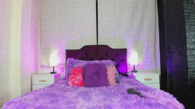 Zamara_Kleii live sex cam