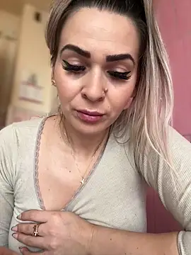 iSelena's cam snapshot