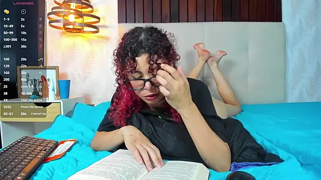 AliceMadnes's cam snapshot