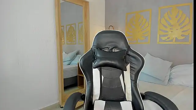 charlotte_rousee's cam snapshot