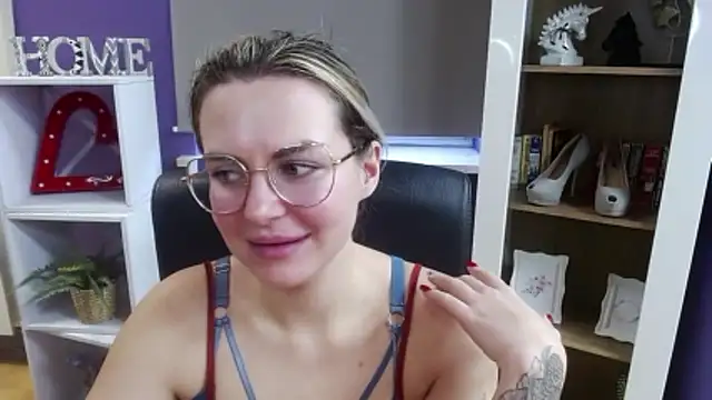 Zoey_Erotic's cam snapshot