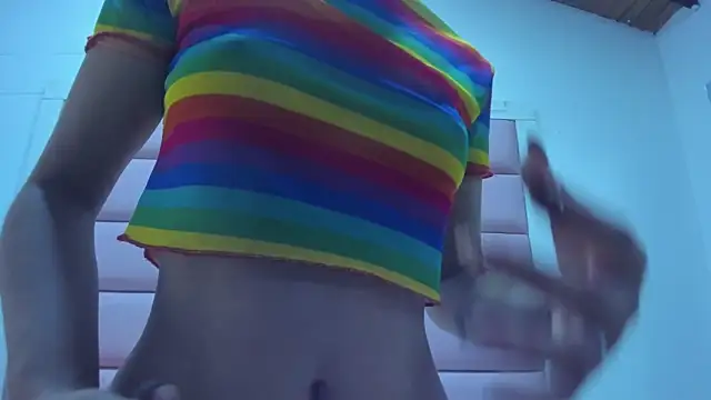 little-Emma's cam snapshot