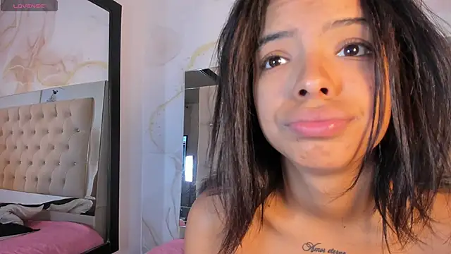 Luna_Tylor's cam snapshot