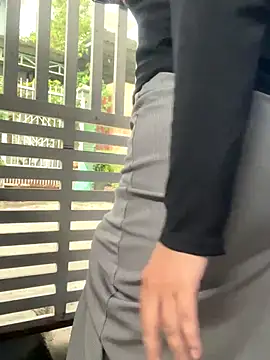 BigAssBee live sex cam