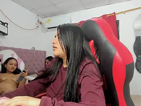 Tatihot69 live sex cam