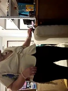 Samantha_Squirt@xh live sex cam