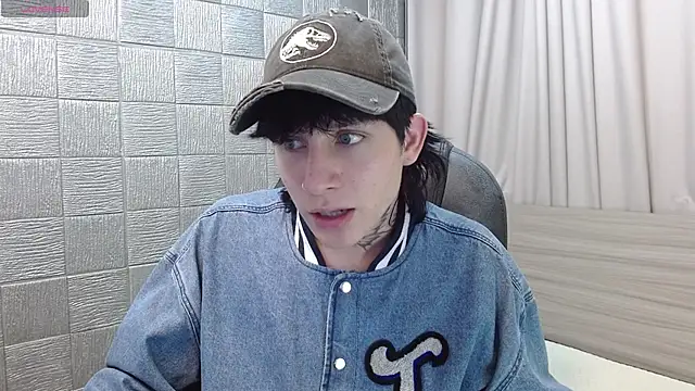 Iantwink18 live sex cam