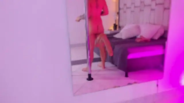 SnakeMuse live sex cam