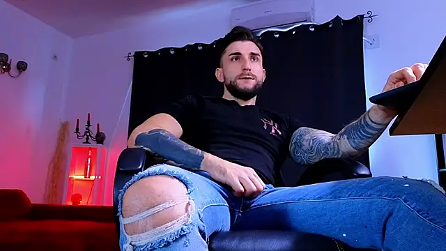 MightyAaron66 live sex cam