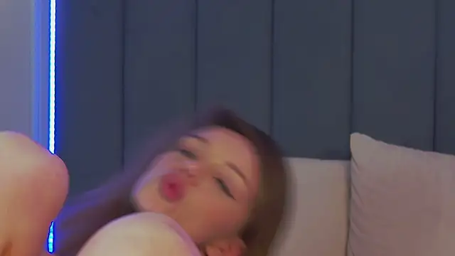 MarilynNova's cam snapshot