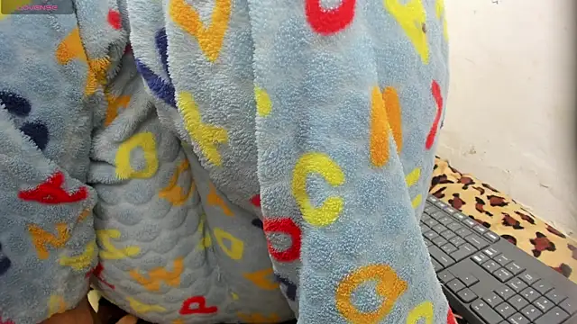 roxanamariahills_'s cam snapshot