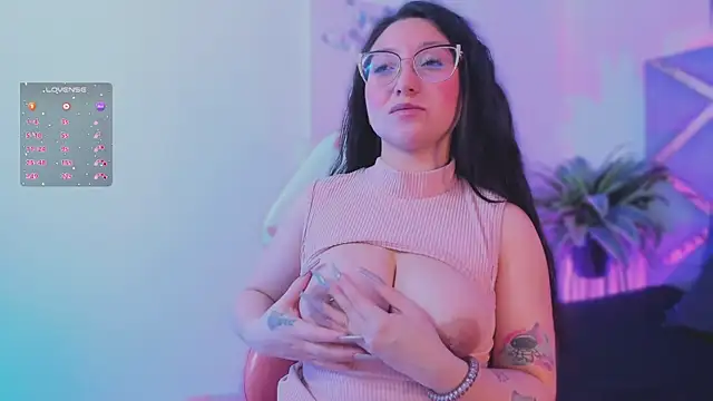 lucy_neil's cam snapshot