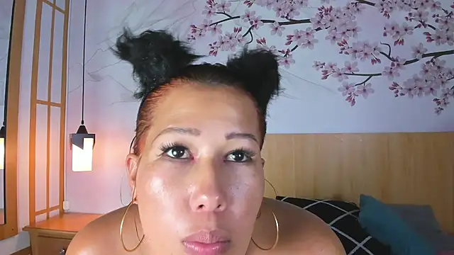 Laura_Torress's cam snapshot