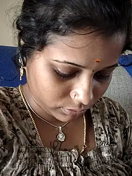 sweetqueen143 live sex cam