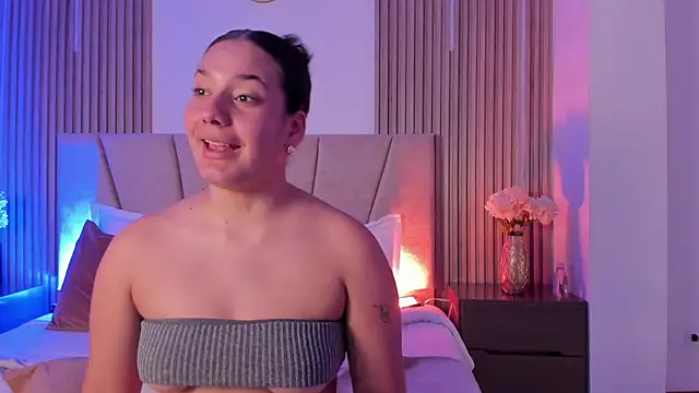 Rachell_Jamess's cam snapshot