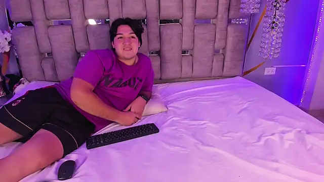 EmilyANDrew_ live sex cam