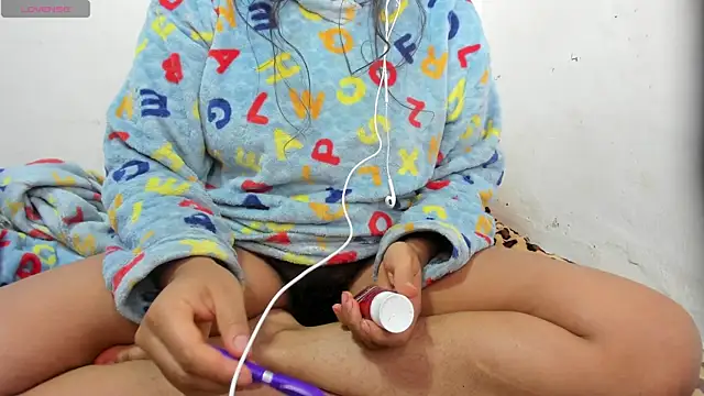 roxanamariahills_'s cam snapshot