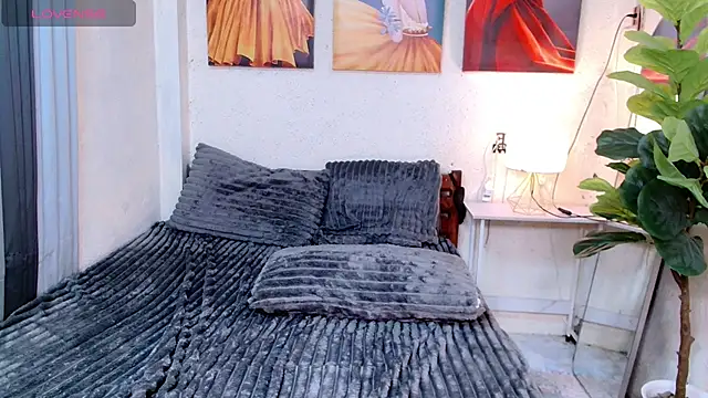 PinooyMilker live sex cam