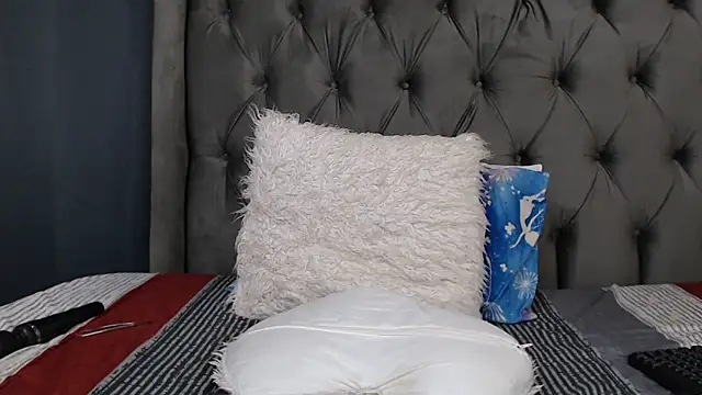 LOYAL_SASHA's cam snapshot