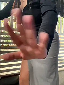 BigAssBee live sex cam