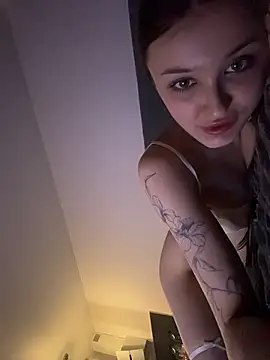 ErikaMuse's cam snapshot