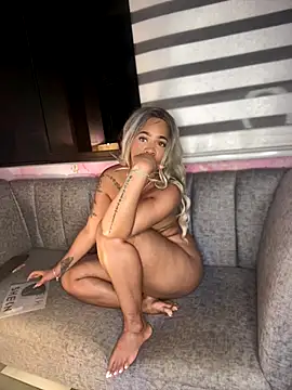 riri_brunnete live sex cam