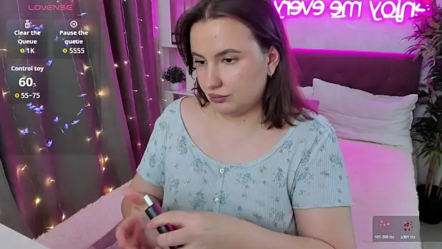 FeralPeach's cam snapshot