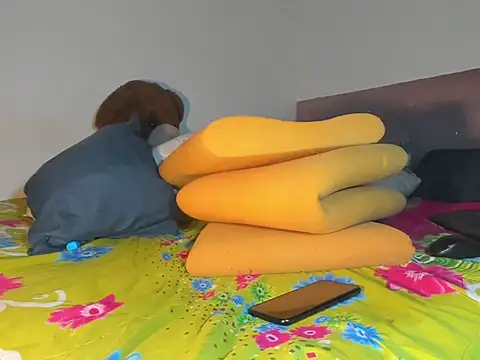 exotis_tiahara777's cam snapshot