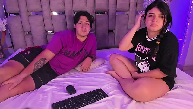 EmilyANDrew_'s cam snapshot