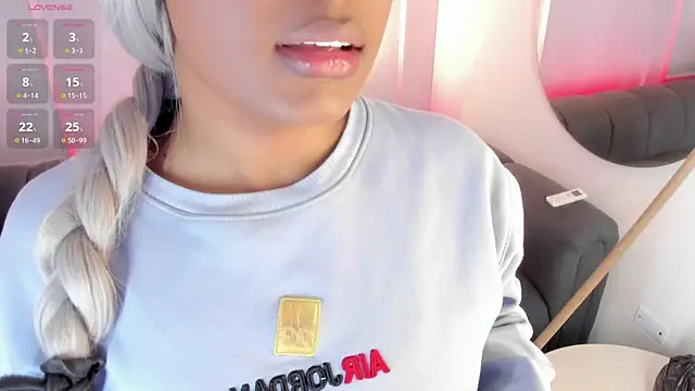 karol_white_'s cam snapshot