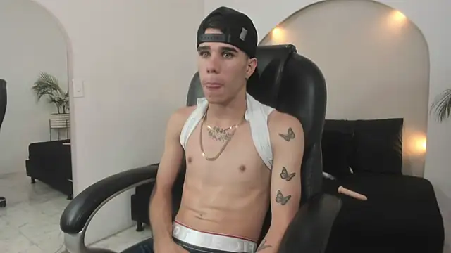 Gabo_white1's cam snapshot