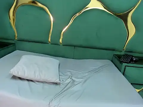 RoxanneBloom's cam snapshot