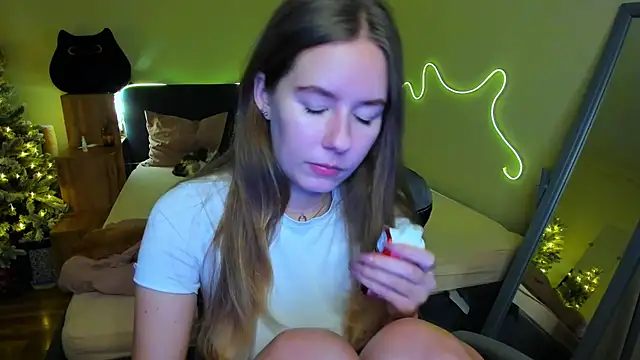 EmilyPaw live sex cam