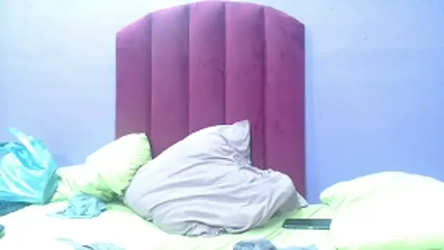 NaughtyChubbyZoe's cam snapshot