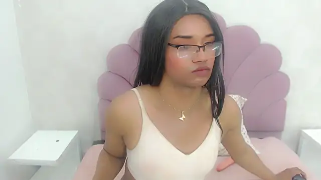 horny_bri_'s cam snapshot