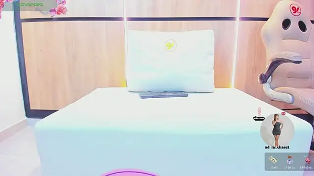 adela_chase's cam snapshot