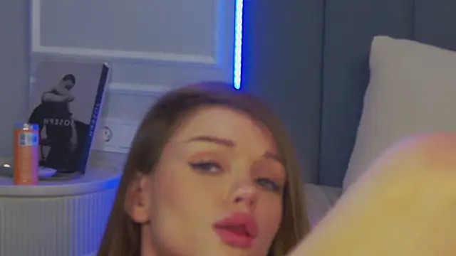 MarilynNova's cam snapshot