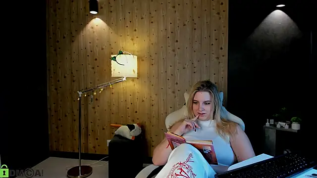 LunasShine's cam snapshot