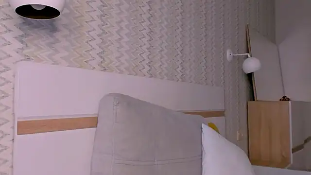 Elle_Pearl_'s cam snapshot