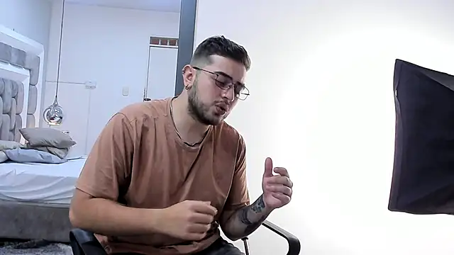 Ethan_Greys's cam snapshot