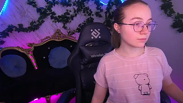 ArrinaWairr's cam snapshot