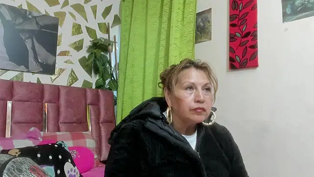 Kazsandraa's cam snapshot