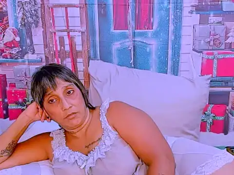 indianroxy's cam snapshot