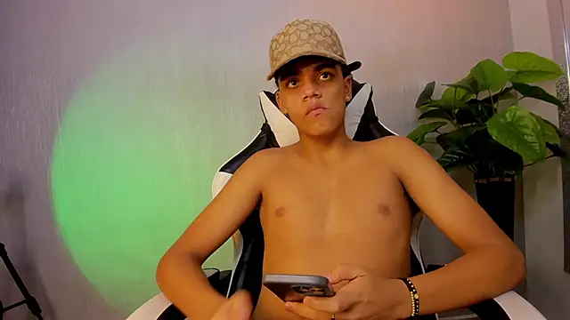 Isaac_Collins_ live sex cam